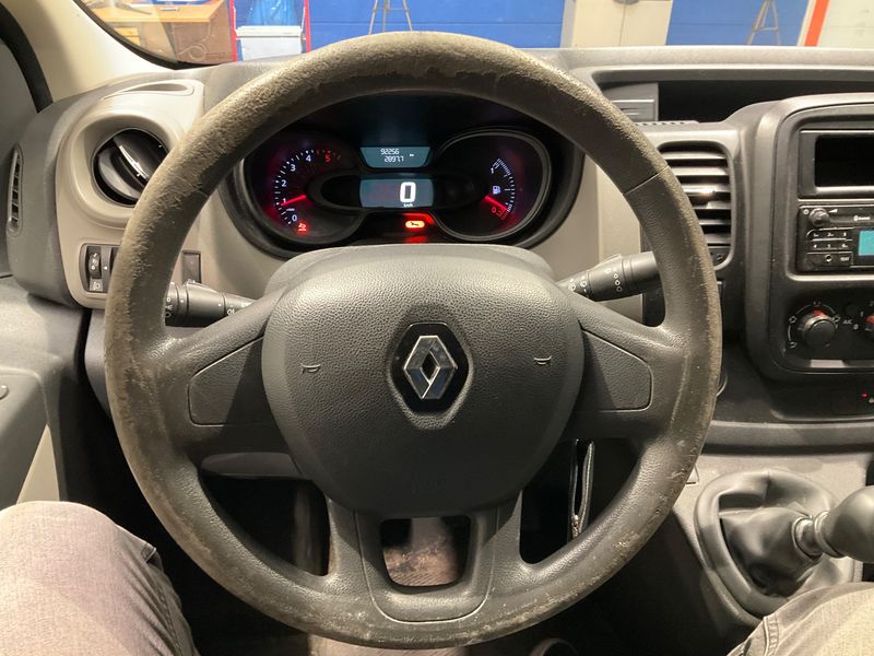 Renault Trafic 1.6 dCi L1H1 2,7t Komfort 2017 – снимка 17