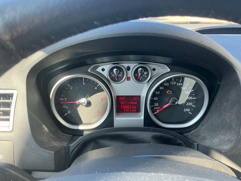 Ford Kuga 2.0 TDCi Trend 2011 – снимка 44