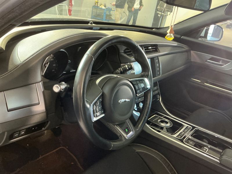 Jaguar XF 25d R-Sport AWD 2019 – снимка 23
