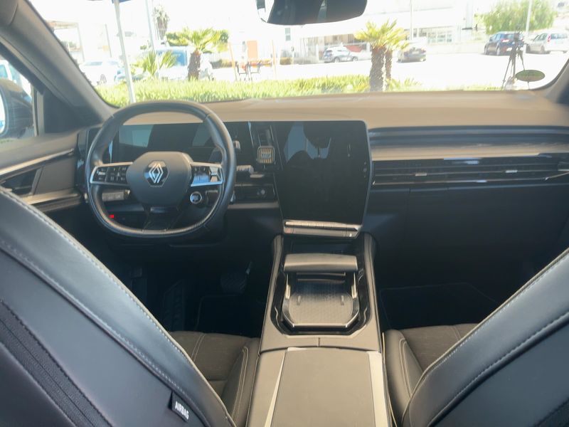 Renault Austral 1.2 Hybrid E-Tech Iconic 2024 – снимка 17