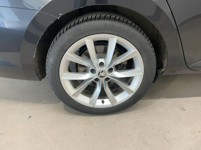 Skoda Superb 2.0 TDI Style 4x4 2017 – снимка 9