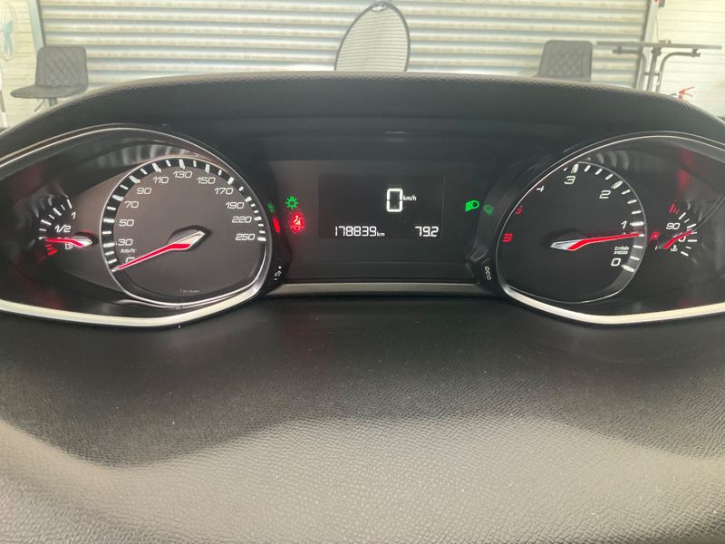 Peugeot 308 1.6 Blue-HDi Allure 2016 – снимка 19