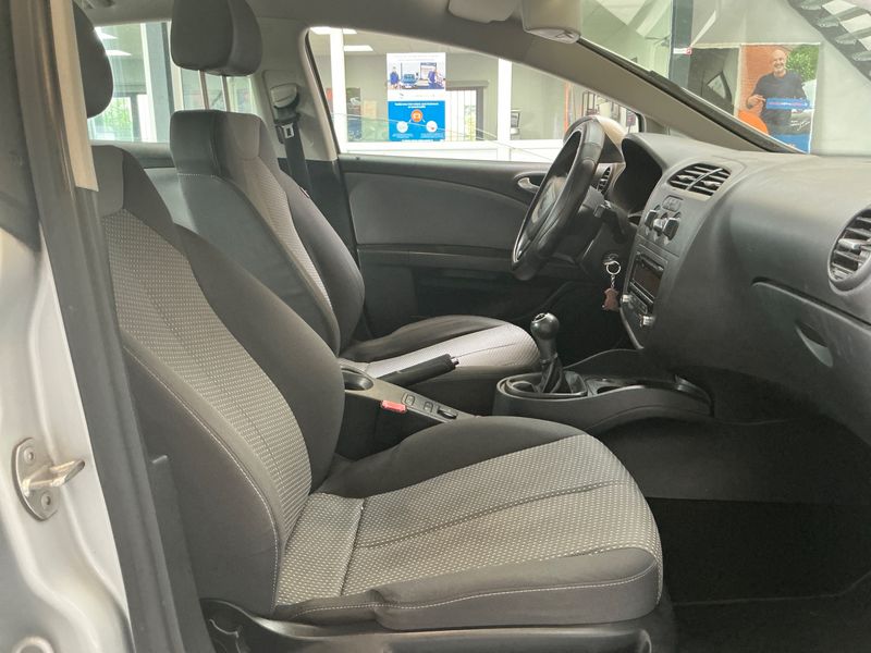 Seat Leon 1.6 TDI Reference 2012 – снимка 3