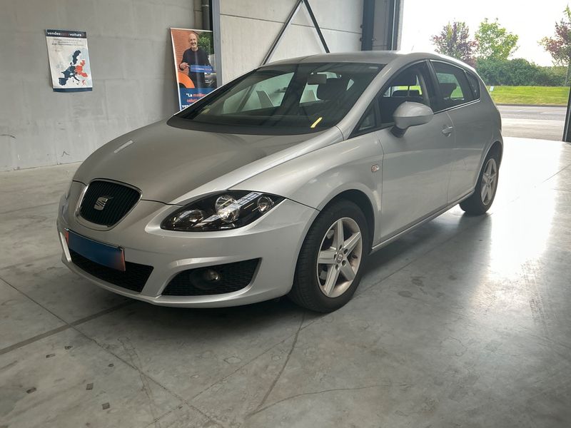 Seat Leon 1.6 TDI Reference 2012 – снимка 1