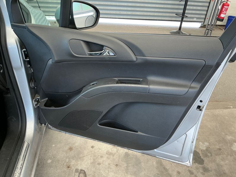 Opel Meriva 1.4 Turbo 150 Jahre Opel 2012 – снимка 33