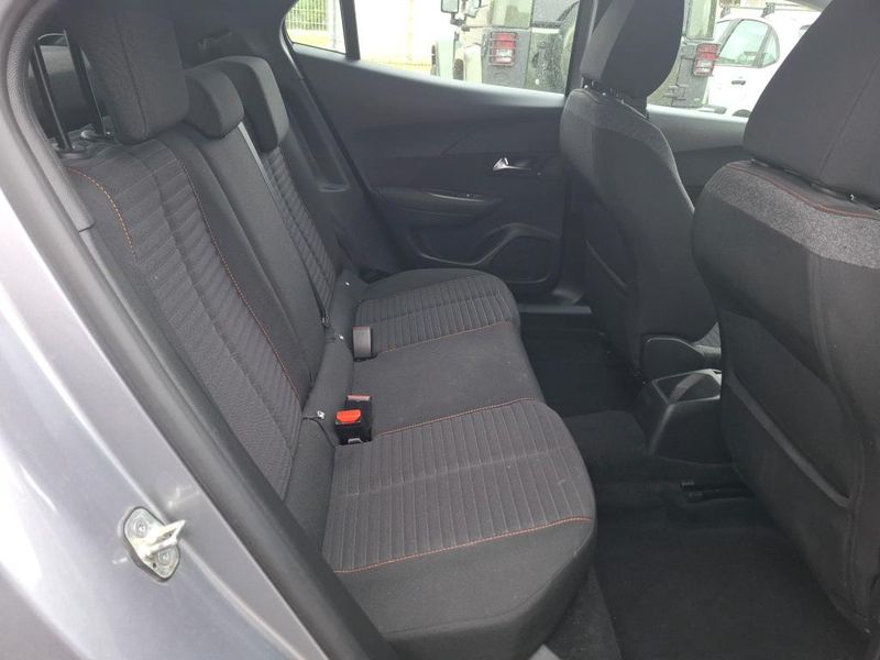 Peugeot 2008 1.2 PureTech Active Pack 2022 – снимка 12