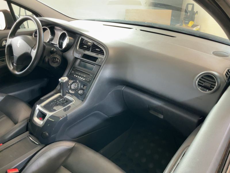 Peugeot 5008 2.0 HDi Premium 2010 – снимка 17