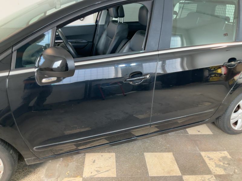 Peugeot 5008 2.0 HDi Premium 2010 – снимка 4