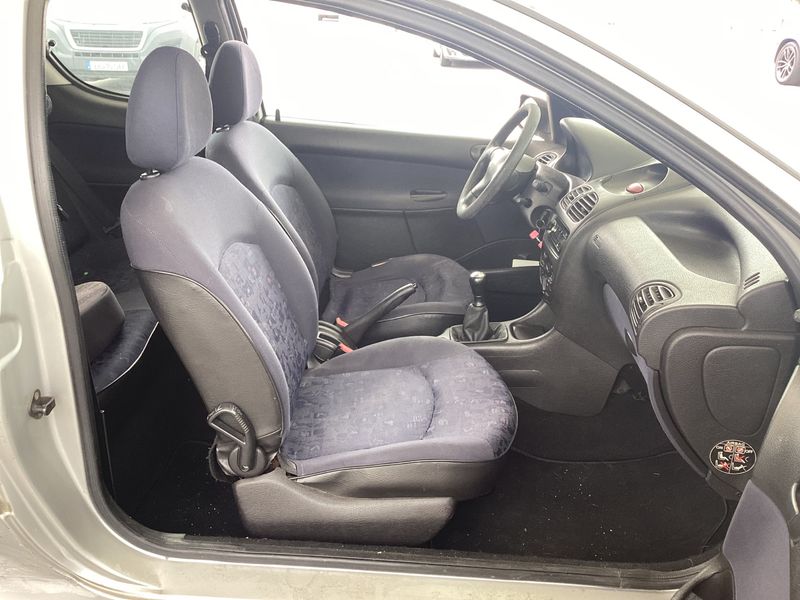 Peugeot 206 1.1 Presence 2000 – снимка 3