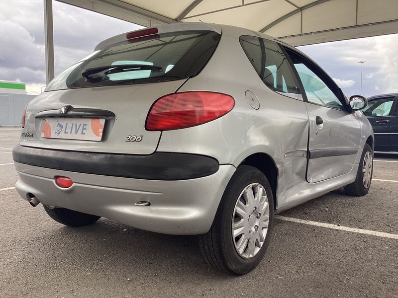 Peugeot 206 1.1 Presence 2000 – снимка 2