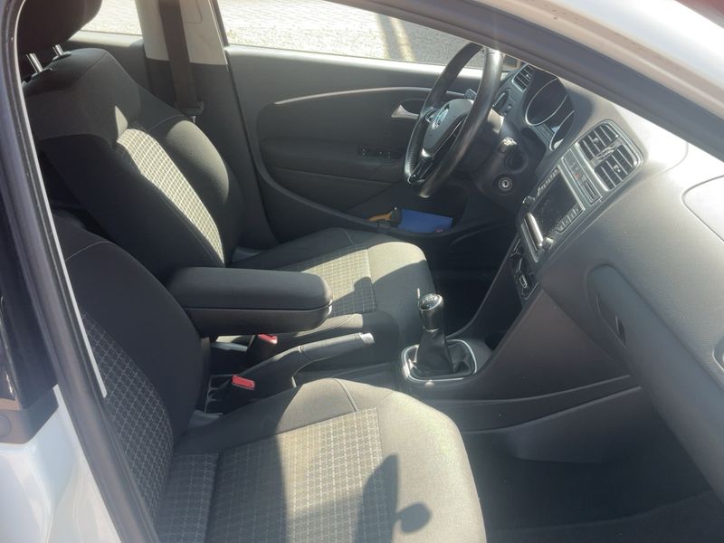 Volkswagen Polo 1.2 TSI Comfortline BlueMotion Tech 2015 – снимка 16