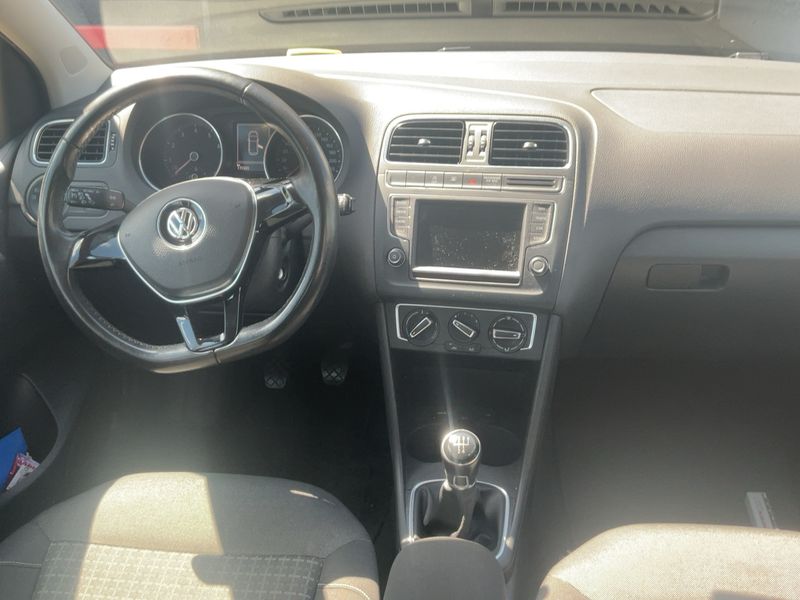 Volkswagen Polo 1.2 TSI Comfortline BlueMotion Tech 2015 – снимка 17