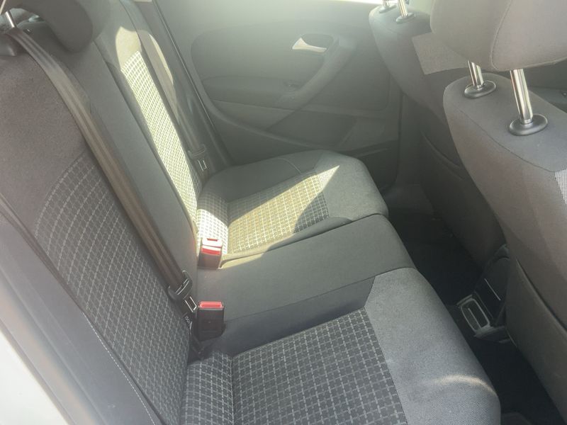 Volkswagen Polo 1.2 TSI Comfortline BlueMotion Tech 2015 – снимка 19