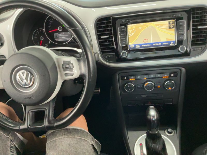 Volkswagen Beetle 2.0 TSI Sport 2011 – снимка 17