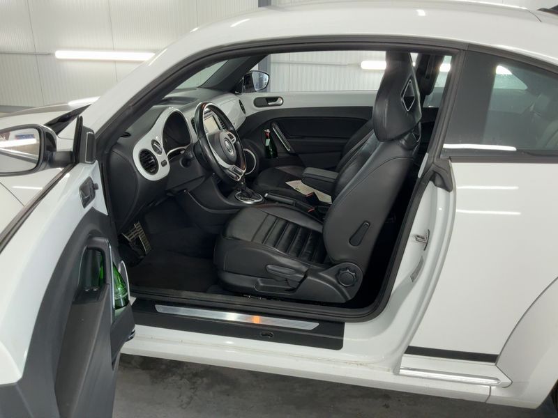 Volkswagen Beetle 2.0 TSI Sport 2011 – снимка 16