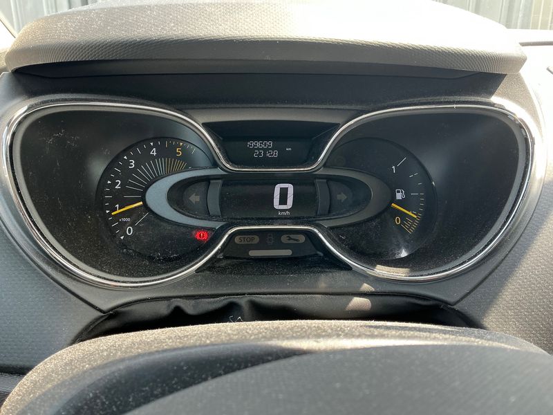 Renault Captur 1.5 dCi Energy Dynamique 2015 – снимка 19