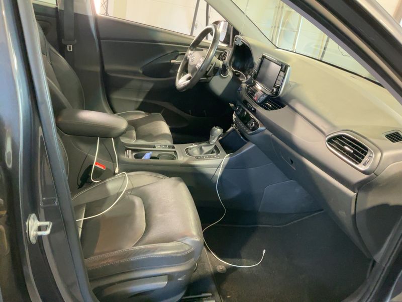 Hyundai i30 1.6 CRDi Premium 2019 – снимка 17