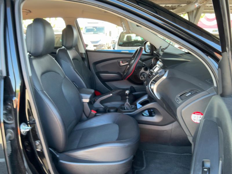Hyundai ix35 1.7 CRDi Comfort 2WD 2011 – снимка 16