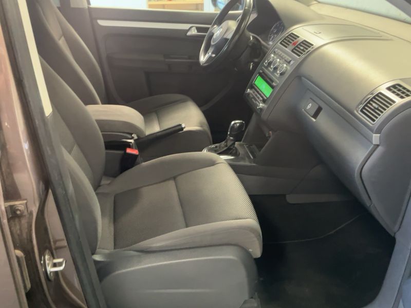 Volkswagen Touran 1.6 TDI Trendline 2013 – снимка 16