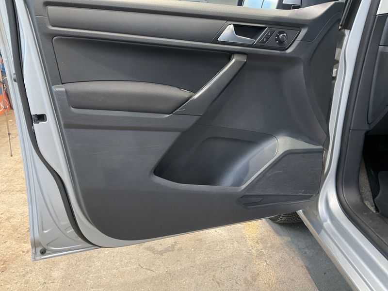 Volkswagen Caddy 2.0 TDI Trendline BlueMotion Tech 2018 – снимка 38
