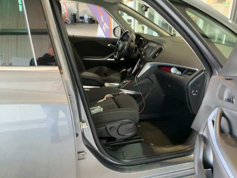 Opel Zafira Tourer 2.0 CDTI Innovation 2019 – снимка 17