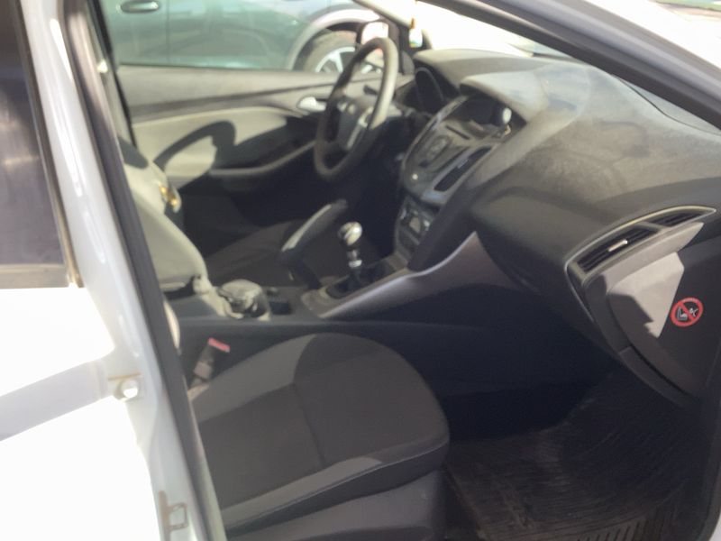 Ford Focus 1.6 TDCi Trend 2012 – снимка 16