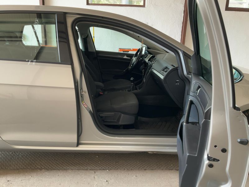 Volkswagen Golf VII 1.6 TDI Business BlueMotion Tech 2017 – снимка 16