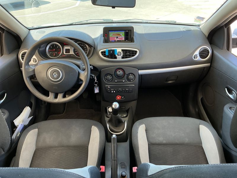 Renault Clio 1.5 dCi Expression 2011 – снимка 17