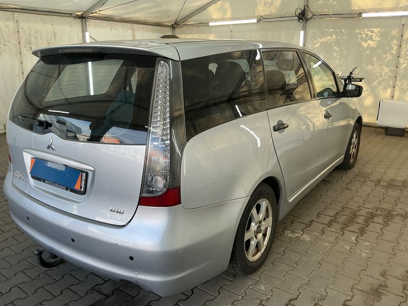 Mitsubishi Grandis 2.0 DI-D Intense 2009 – снимка 2