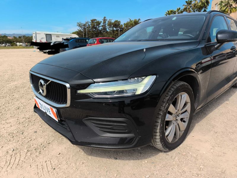 Volvo V60 2.0 B4 Mild-Hybrid Momentum 2021 – снимка 2