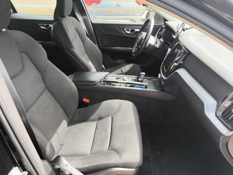 Volvo V60 2.0 B4 Mild-Hybrid Momentum 2021 – снимка 10
