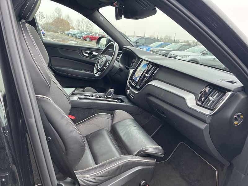 Volvo XC60 2.0 B4 Diesel Mild-Hybrid R Design AWD 2020 – снимка 10