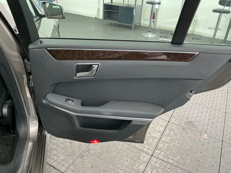 Mercedes-Benz E-Klasse E 350 CDI T 4Matic 2011 – снимка 25