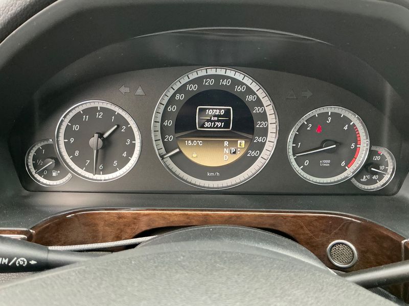 Mercedes-Benz E-Klasse E 350 CDI T 4Matic 2011 – снимка 18