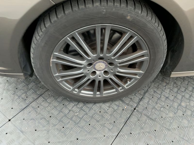 Mercedes-Benz E-Klasse E 350 CDI T 4Matic 2011 – снимка 3