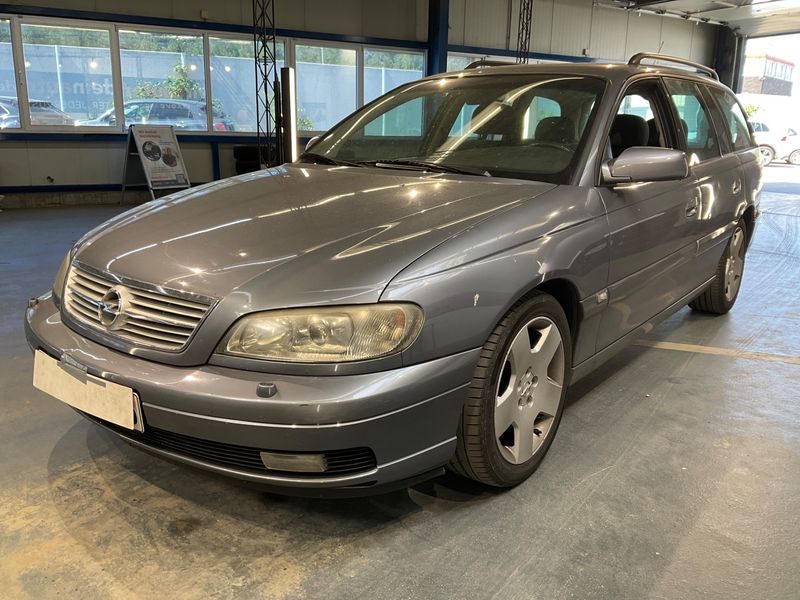 Opel Omega 2.6 V6 Sport Caravan 2001 – снимка 1