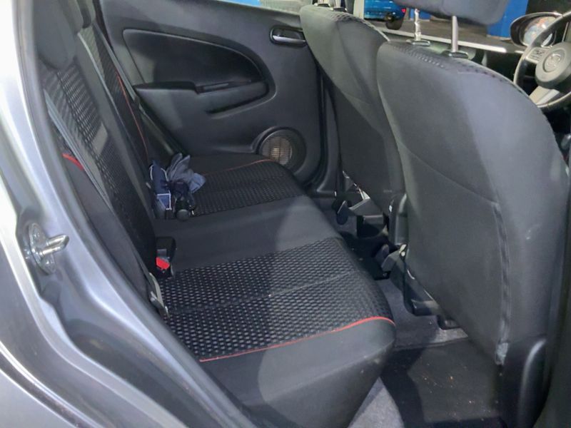 Mazda 2 1.3 Trendy 2011 – снимка 19