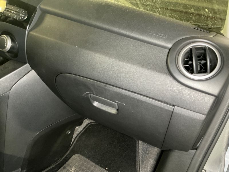 Mazda 2 1.3 Trendy 2011 – снимка 26