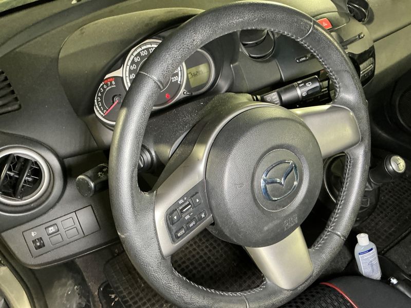 Mazda 2 1.3 Trendy 2011 – снимка 30