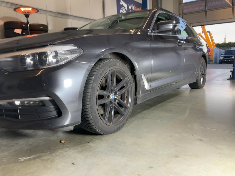 BMW 5er 520i 2019 – снимка 2