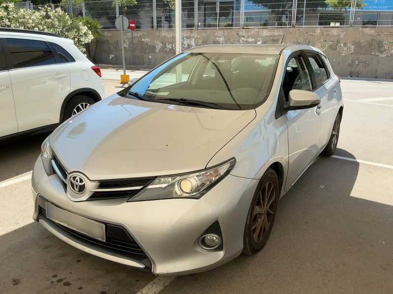 Toyota Auris 2.0 D-4D Dynamic 2014 – снимка 1