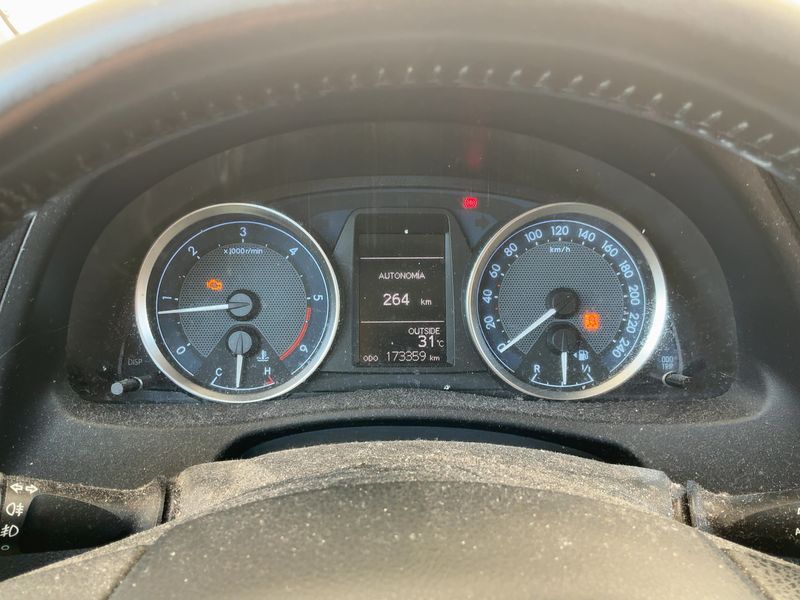 Toyota Auris 2.0 D-4D Dynamic 2014 – снимка 18