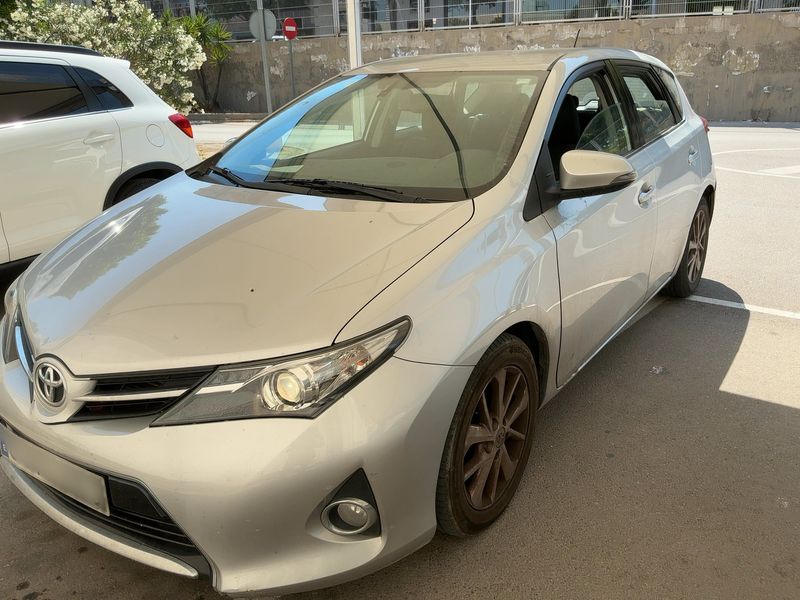 Toyota Auris 2.0 D-4D Dynamic 2014 – снимка 2