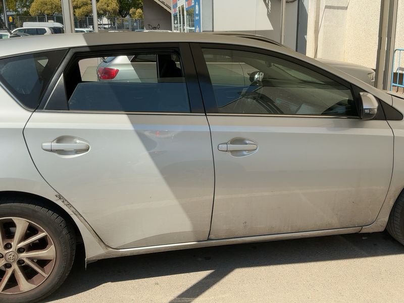 Toyota Auris 2.0 D-4D Dynamic 2014 – снимка 10
