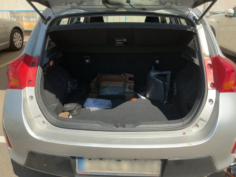 Toyota Auris 2.0 D-4D Dynamic 2014 – снимка 15