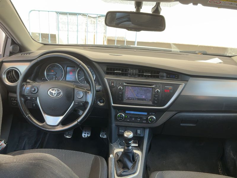 Toyota Auris 2.0 D-4D Dynamic 2014 – снимка 17