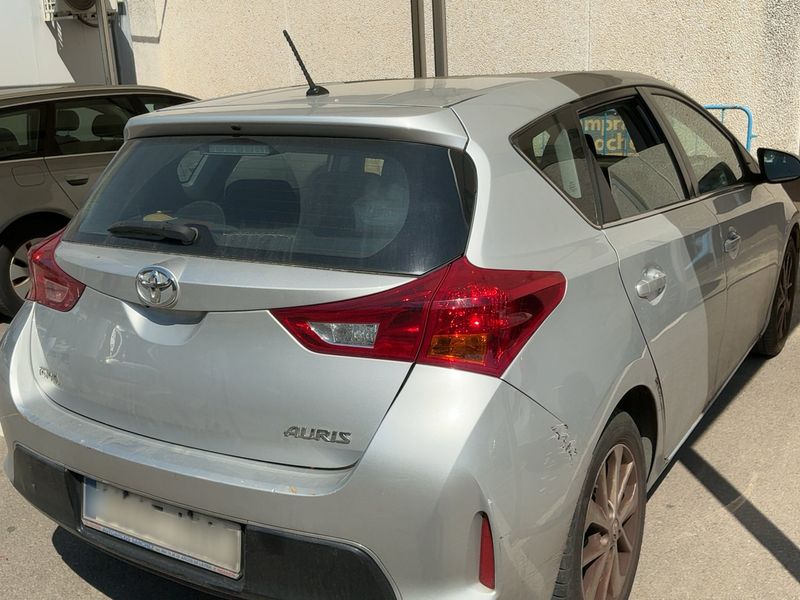 Toyota Auris 2.0 D-4D Dynamic 2014 – снимка 8