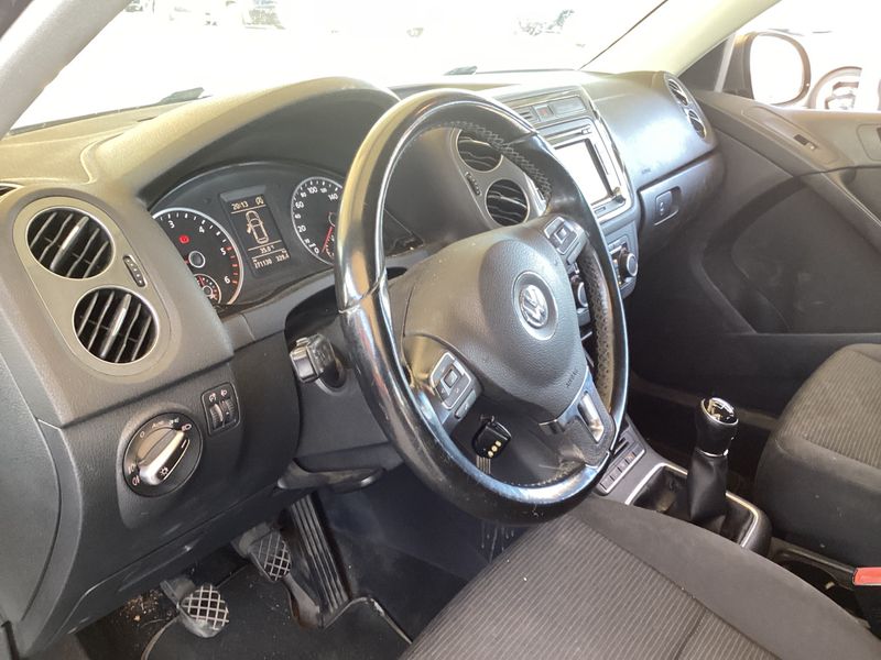 Volkswagen Tiguan 2.0 TDI Advance BlueMotion Tech 2015 – снимка 23