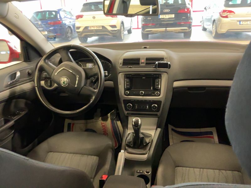 Skoda Octavia 1.4 TSI Elegance 2012 – снимка 18