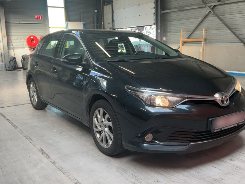Toyota Auris 1.2 Turbo Design Edition 2016 – снимка 12